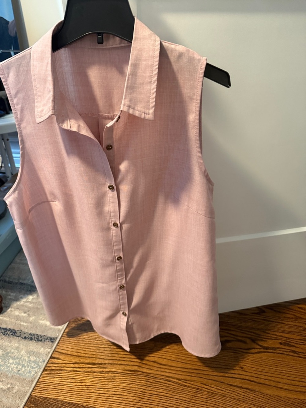 Sleeveless Button-Front Women's Top in Light Pink